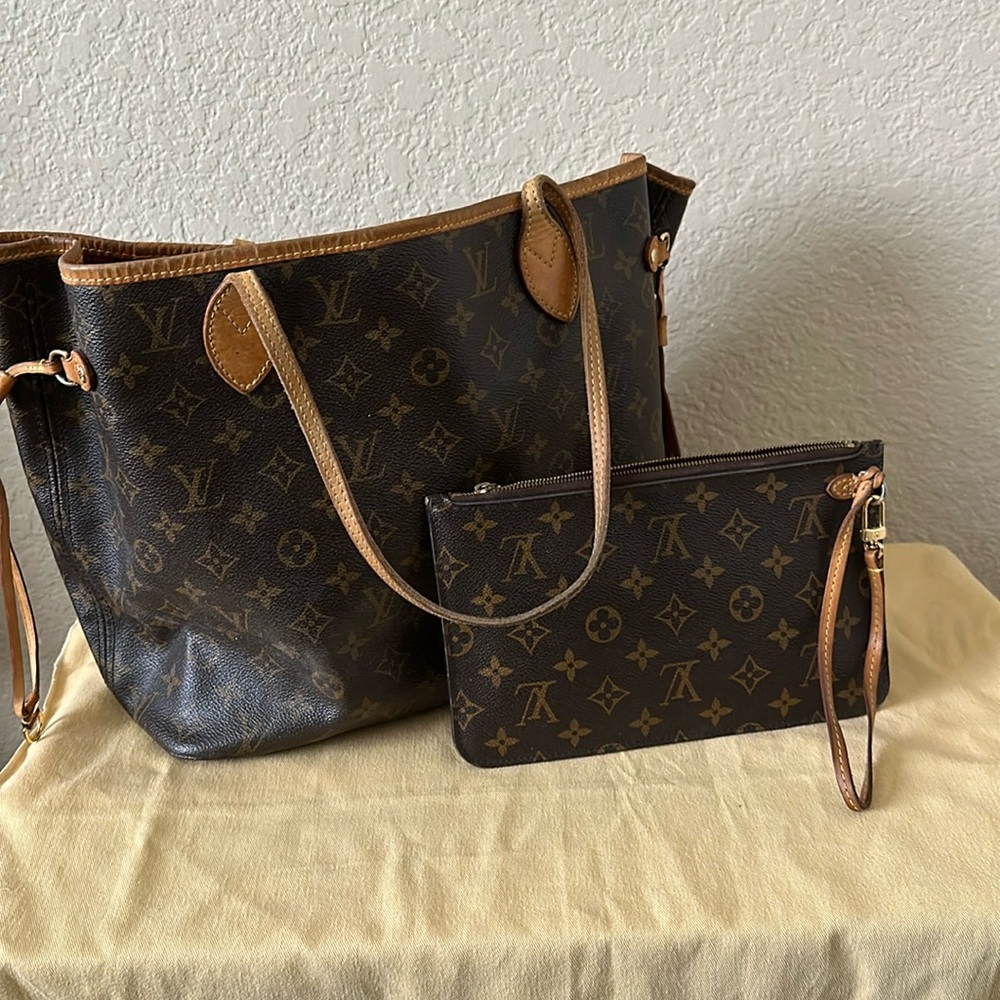 Louis Vuitton Never Full Purse with pouch